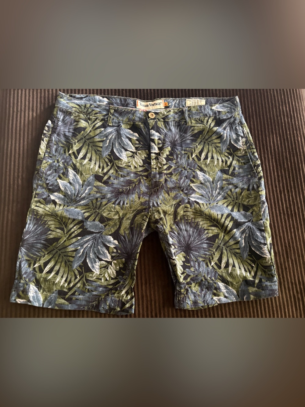 Tailor Vintage Men’s Green and Blue Tropical Leaf Shorts Size 40